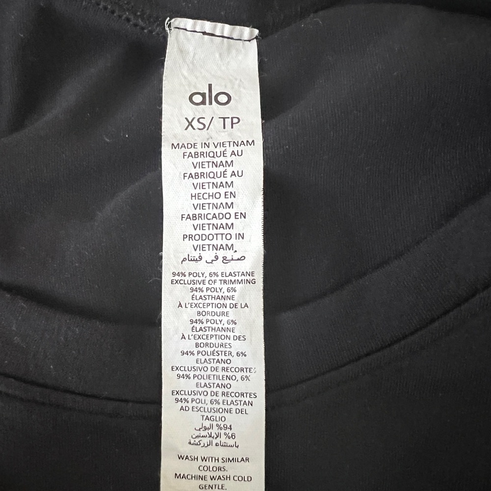 Alo Yoga Alosoft Crop Finesse Long Sleeve, Size XS - Picture 6 of 6